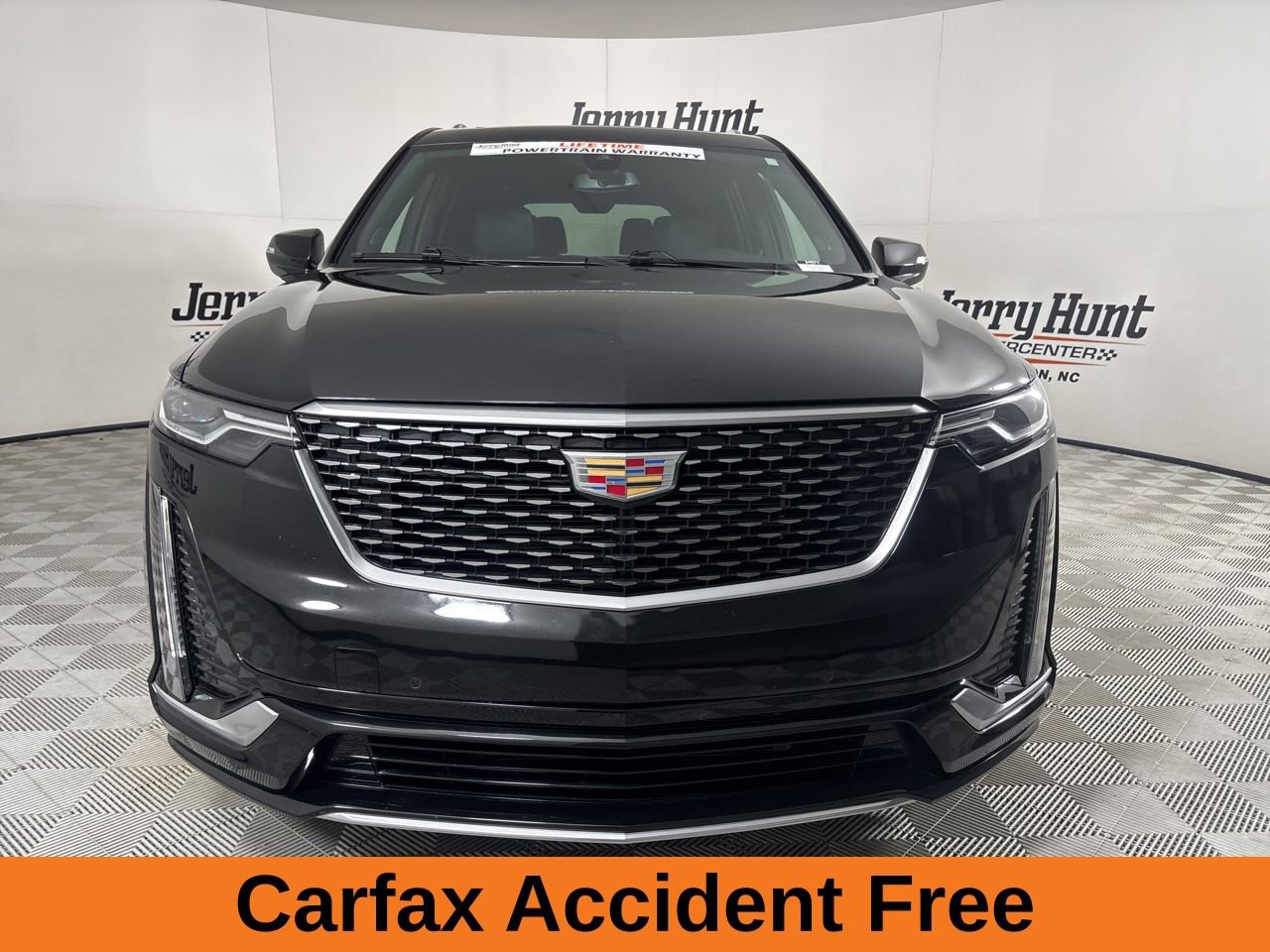Used 2025 Cadillac XT6 Premium Luxury image 3