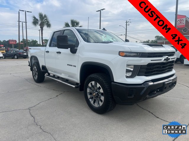 Used 2024 Chevrolet Silverado 2500 Custom w/ Custom Value Package image 3