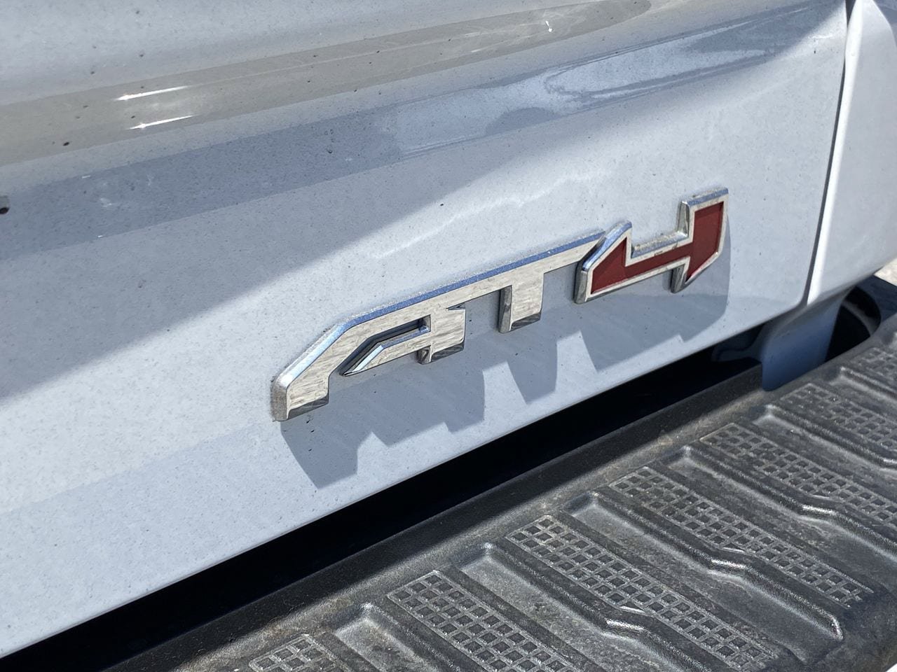 Used 2024 GMC Sierra 1500 AT4 w/ Technology Package AWD/4WD image 5