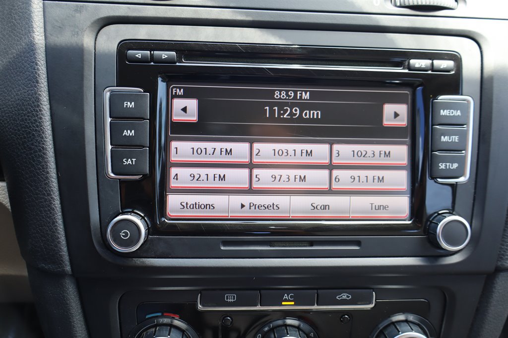 Used 2011 Volkswagen Jetta TDI FWD image 23