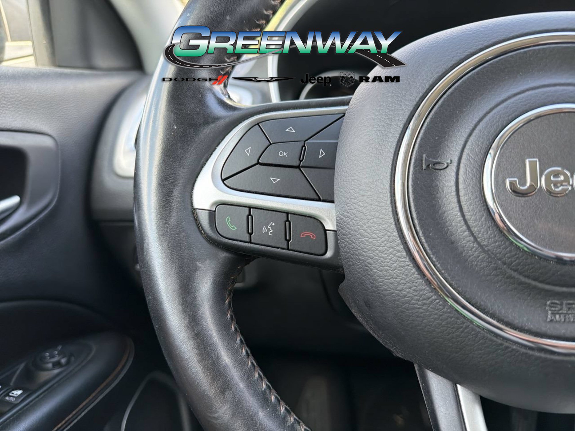 Used 2018 Jeep Compass Latitude FWD image 25