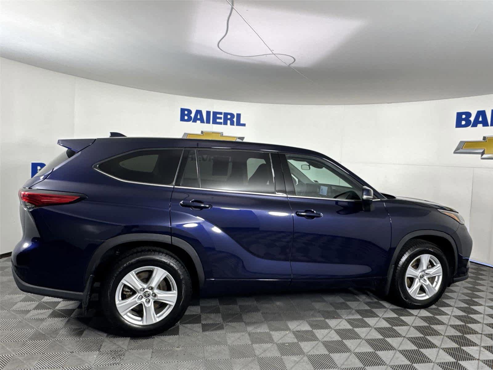 Used 2021 Toyota Highlander L AWD/4WD image 6