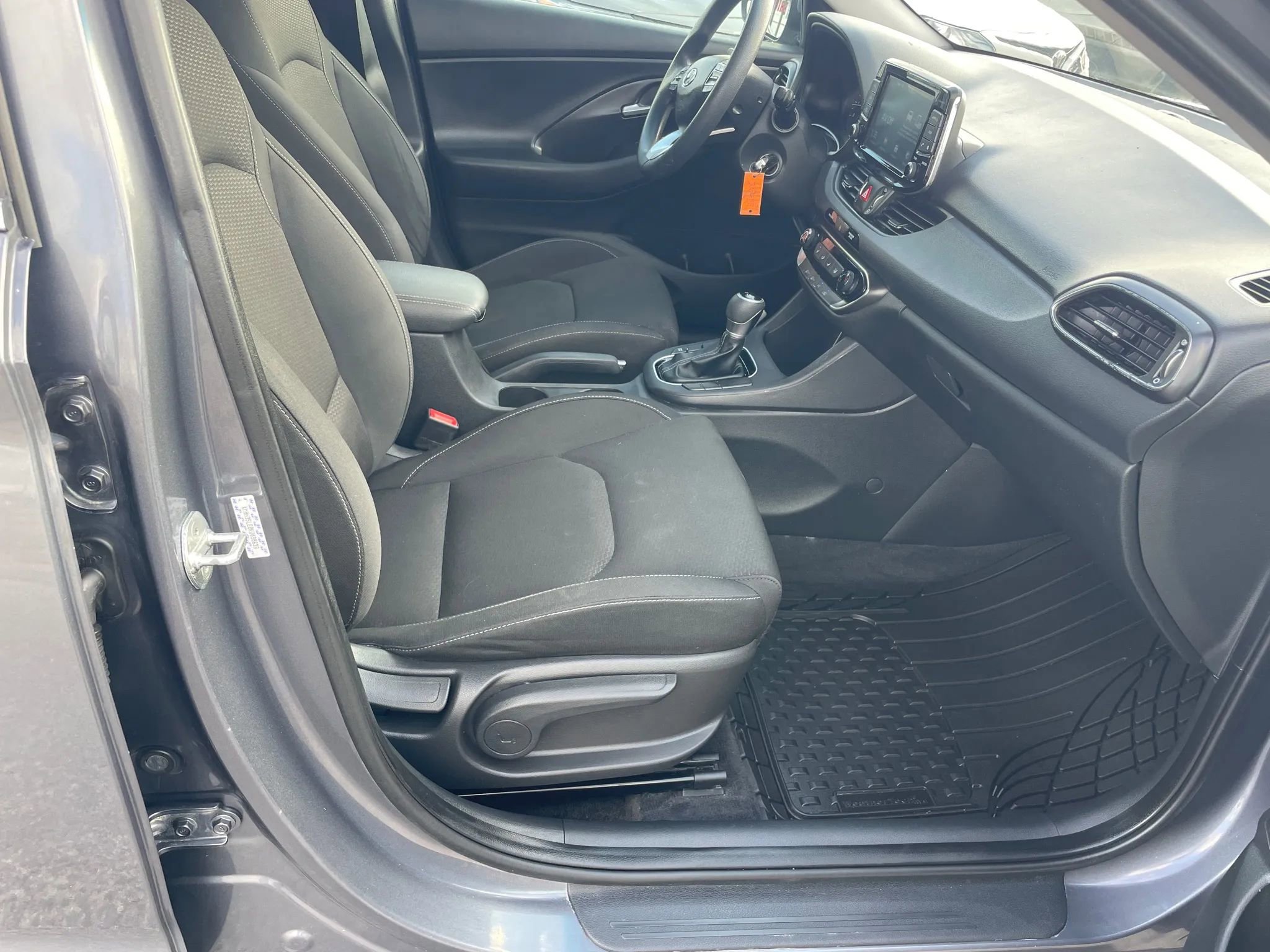Used 2019 Hyundai Elantra GT FWD image 12