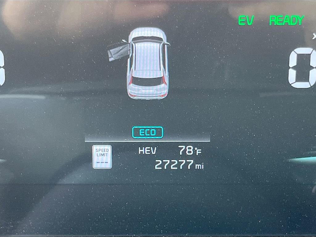 Used 2024 Kia Niro SX Touring image 12