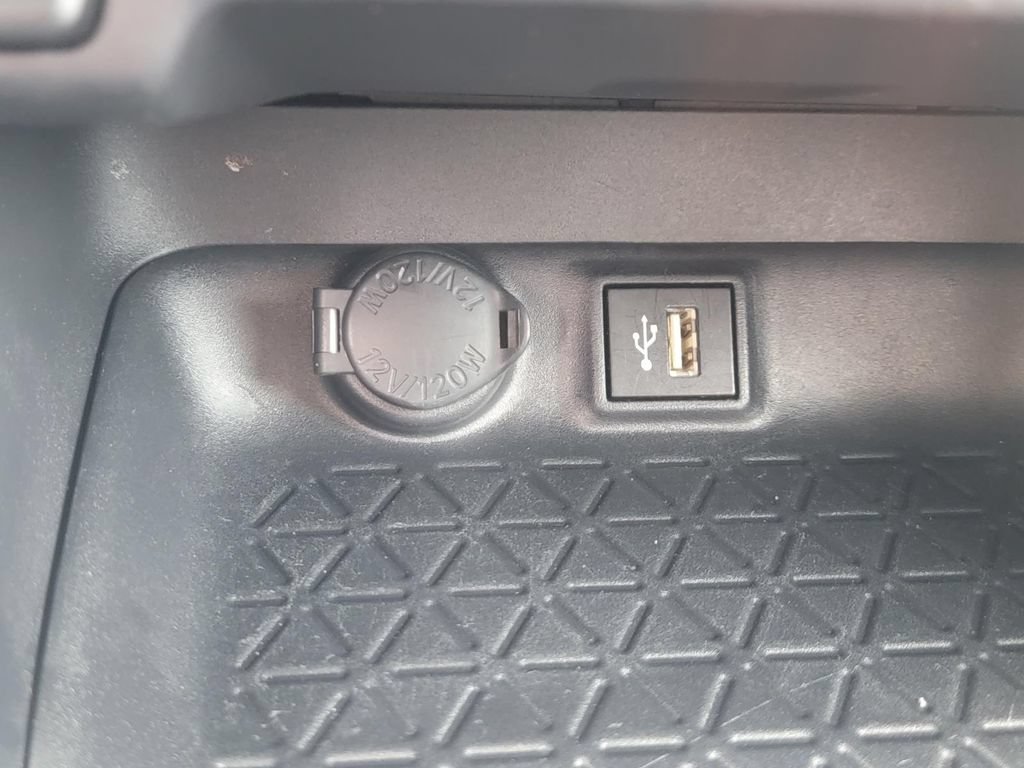 Used 2025 Toyota RAV4 XLE AWD/4WD image 28