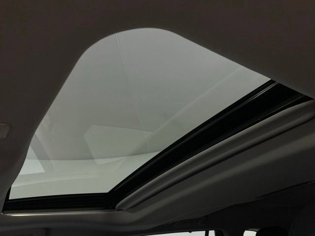 Used 2024 Toyota Highlander XLE FWD image 28