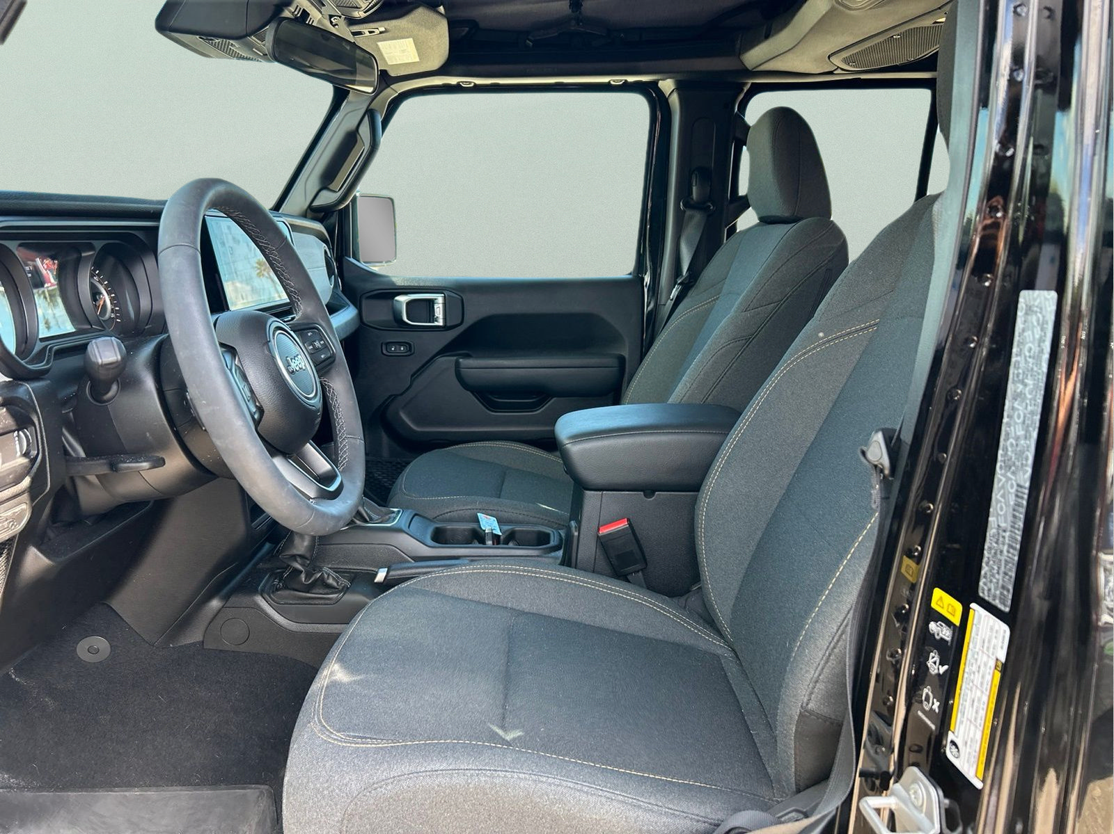 Certified 2025 Jeep Gladiator Sport AWD/4WD image 9