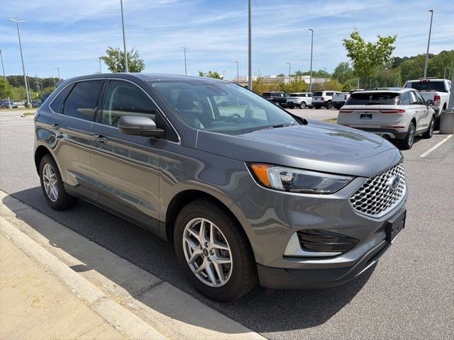 Used 2024 Ford Edge SEL image 7