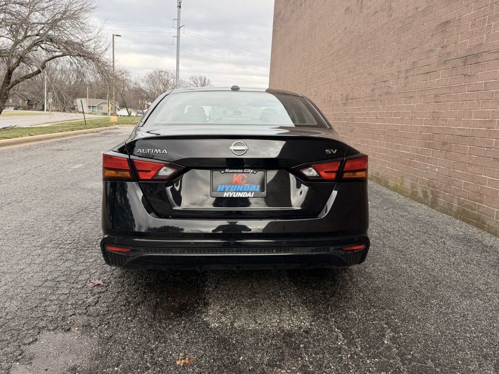 Used 2024 Nissan Altima 2.5 SV image 4