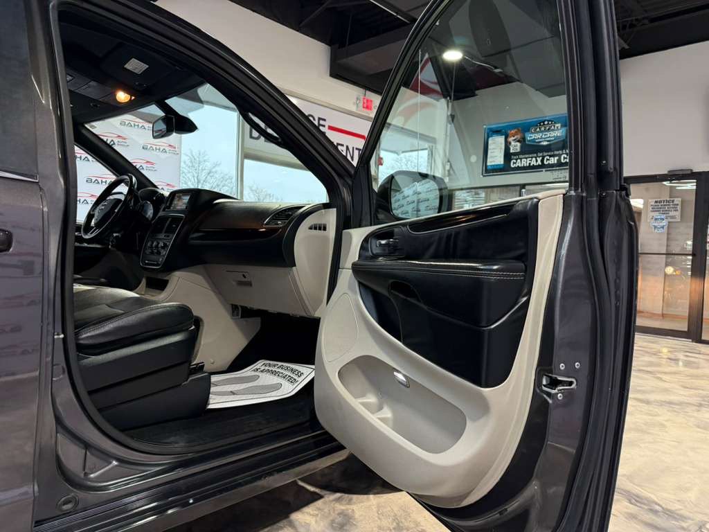 Used 2019 Dodge Grand Caravan SXT FWD image 41