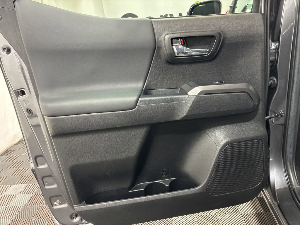 Used 2022 Toyota Tacoma TRD Sport w/ Technology Package image 18