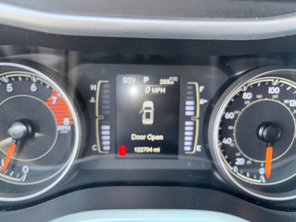 Used 2017 Jeep Cherokee Latitude w/ Comfort/Convenience Group FWD image 15