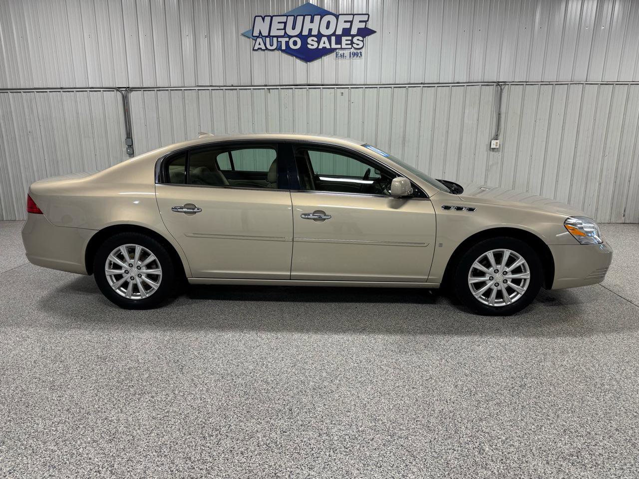 Used 2009 Buick Lucerne CXL FWD image 2