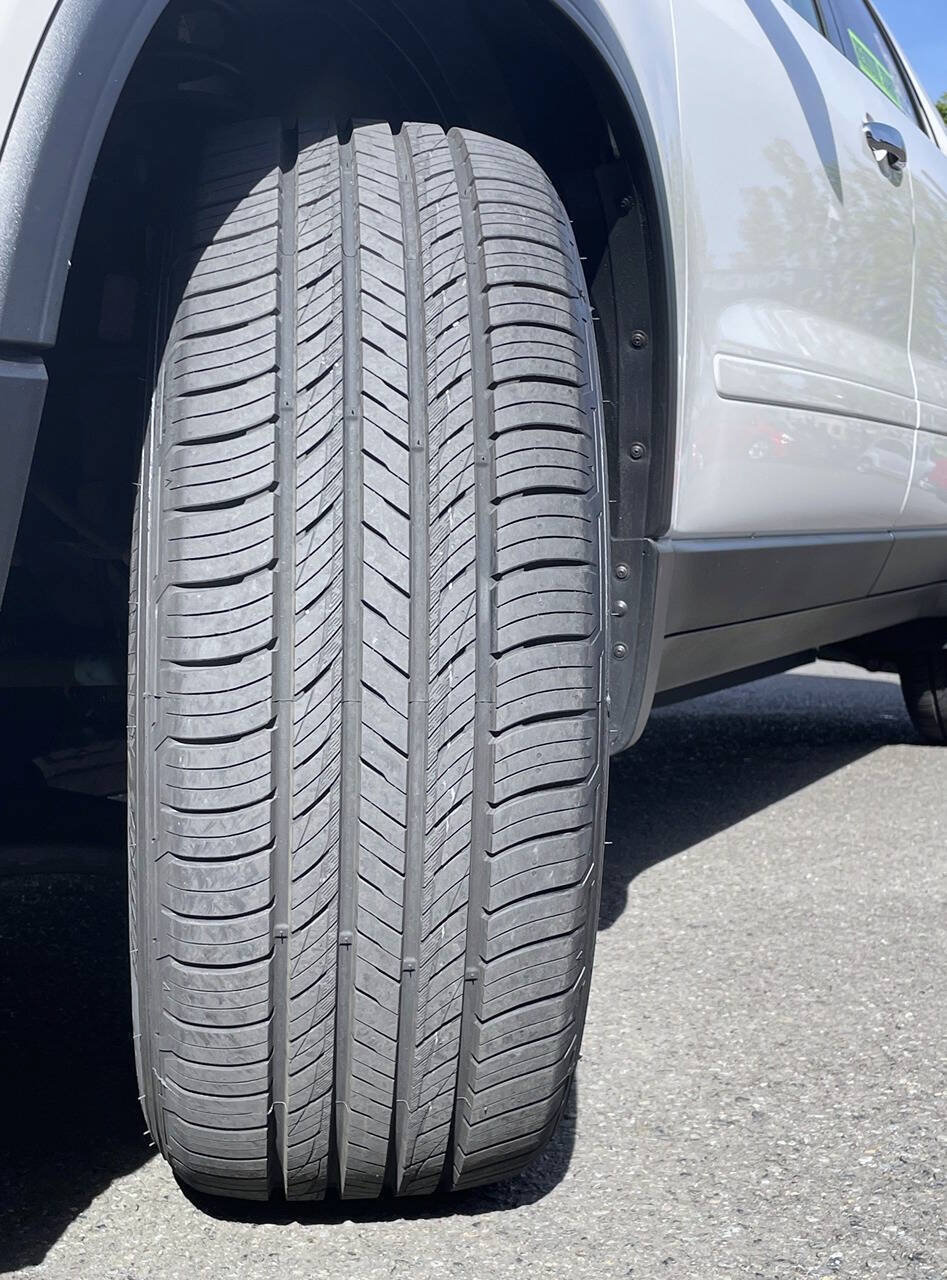 Used 2011 GMC Acadia SLE AWD/4WD image 13