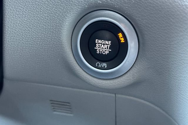 Used 2023 Chrysler Pacifica Touring-L image 35