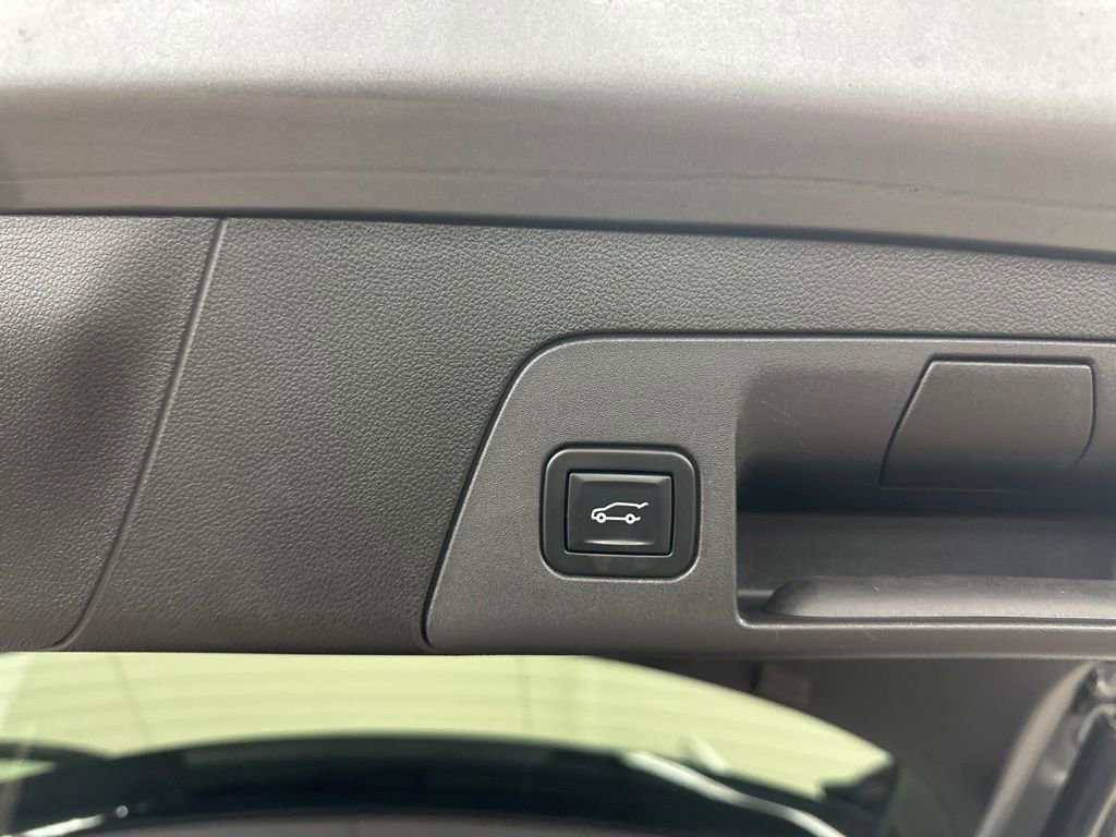 Used 2022 Buick Envision Essence w/ Safety Package image 30