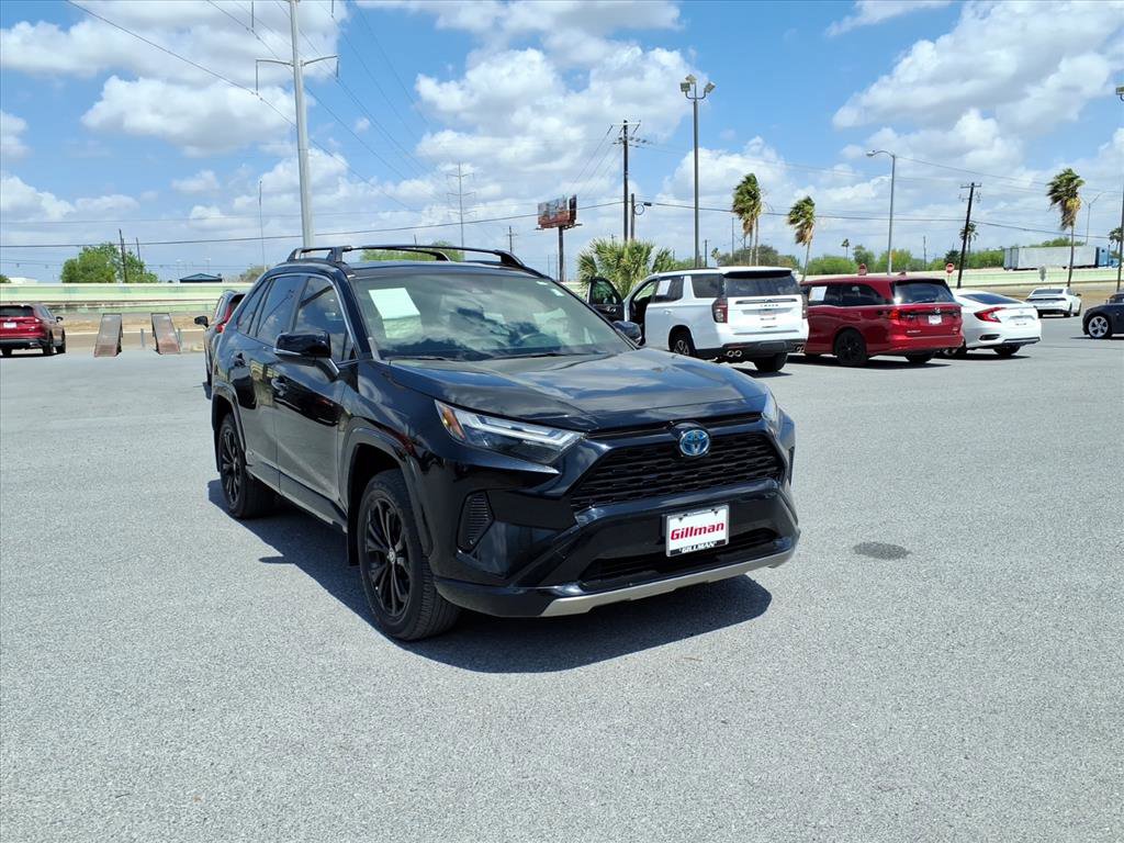 Used 2022 Toyota RAV4 SE image 2