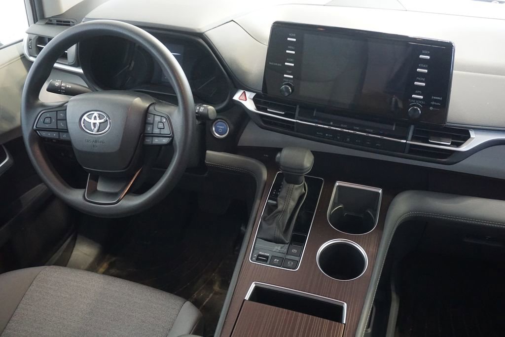 Used 2024 Toyota Sienna LE image 24