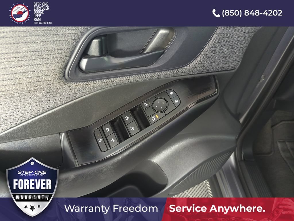 Used 2023 Nissan Rogue S FWD image 18