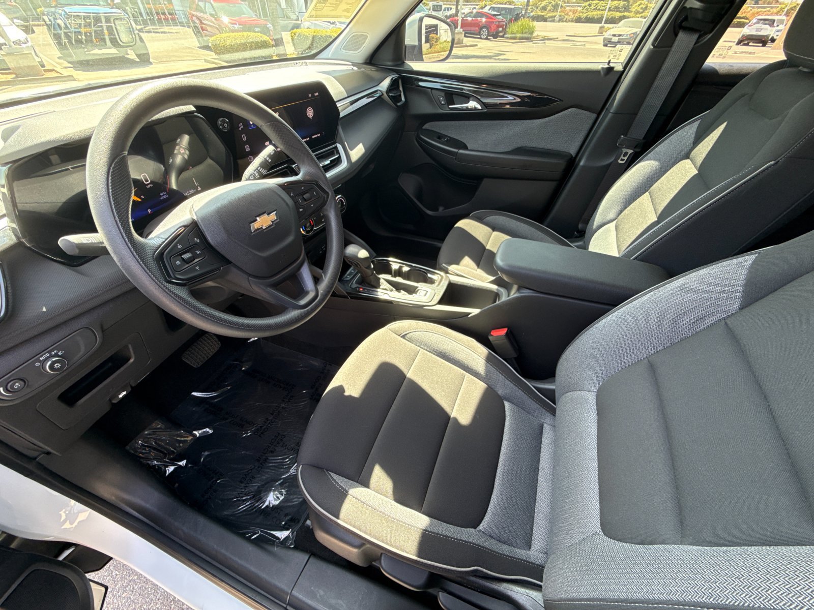 Used 2024 Chevrolet TrailBlazer LT w/ Driver Confidence Package FWD image 9