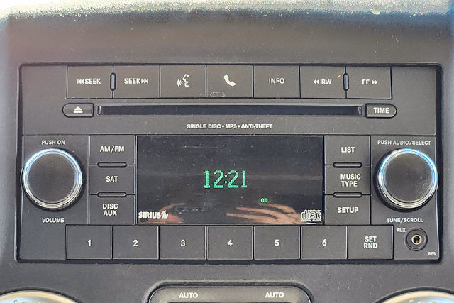 Used 2017 Jeep Wrangler Unlimited Sahara w/ Connectivity Group AWD/4WD image 14