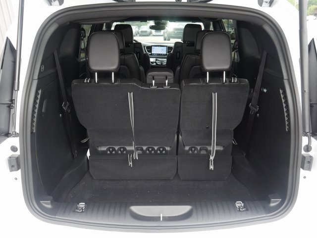 New 2026 Chrysler Pacifica Select image 11