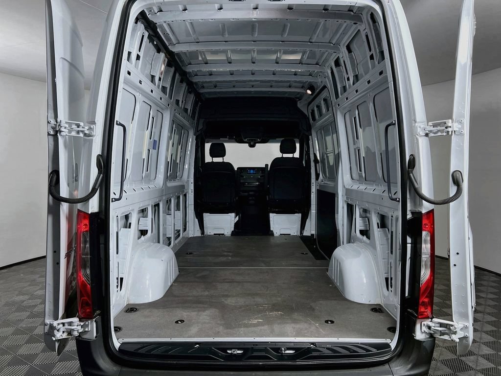 Used 2023 Mercedes-Benz Sprinter 2500 image 23