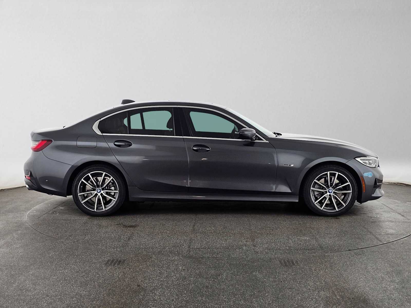 Used 2022 BMW 330e xDrive w/ Driving Assistance Package AWD/4WD image 2