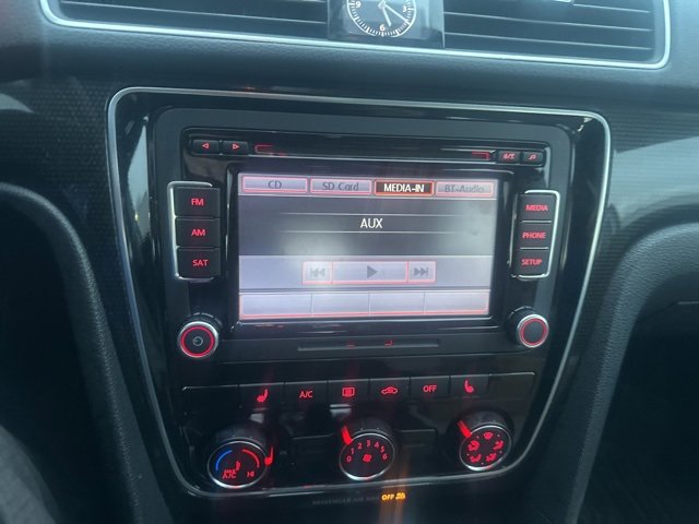 Used 2015 Volkswagen Passat 1.8T Sport image 10