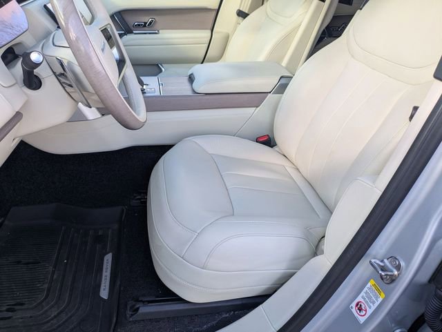 Used 2025 Land Rover Range Rover Long Wheelbase Autobiography image 12
