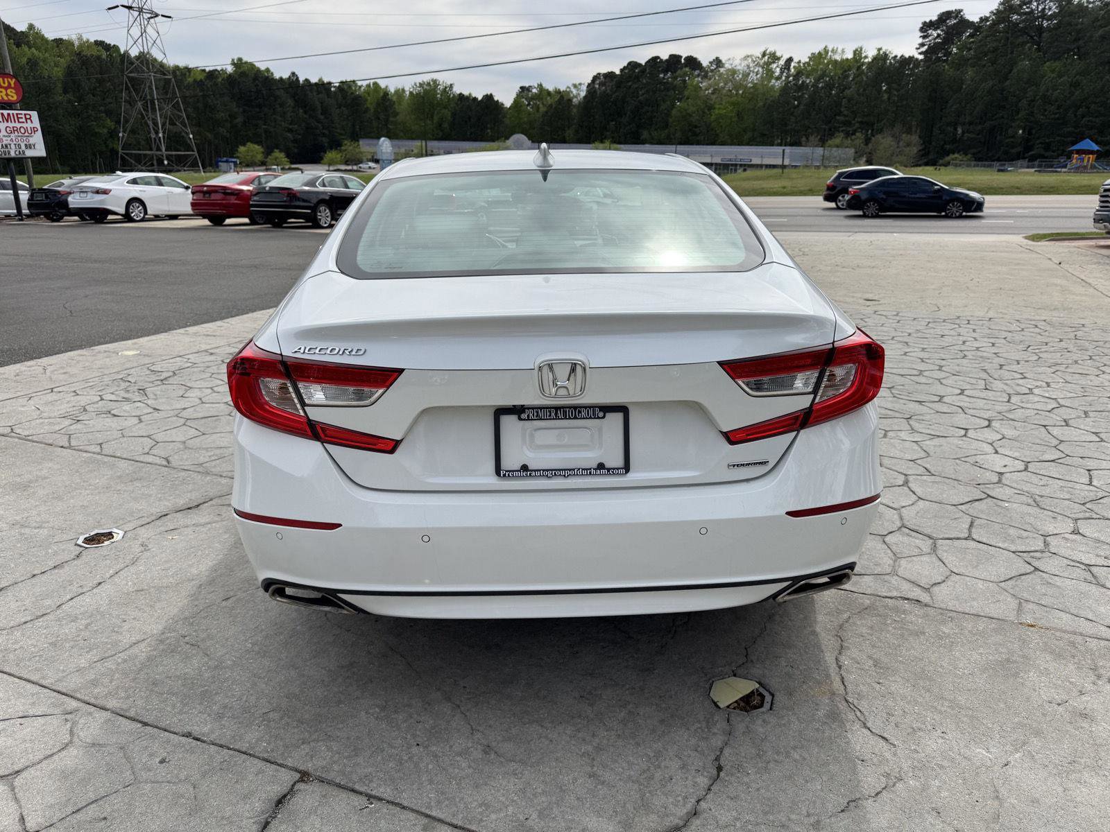 Used 2018 Honda Accord Touring image 12