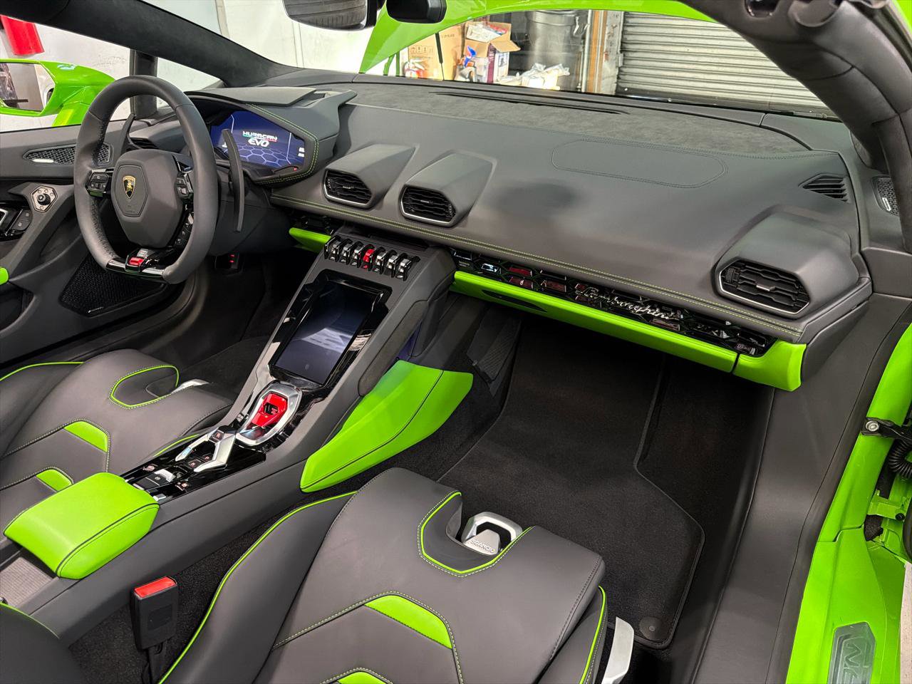 Used 2024 Lamborghini Huracan EVO AWD/4WD image 19