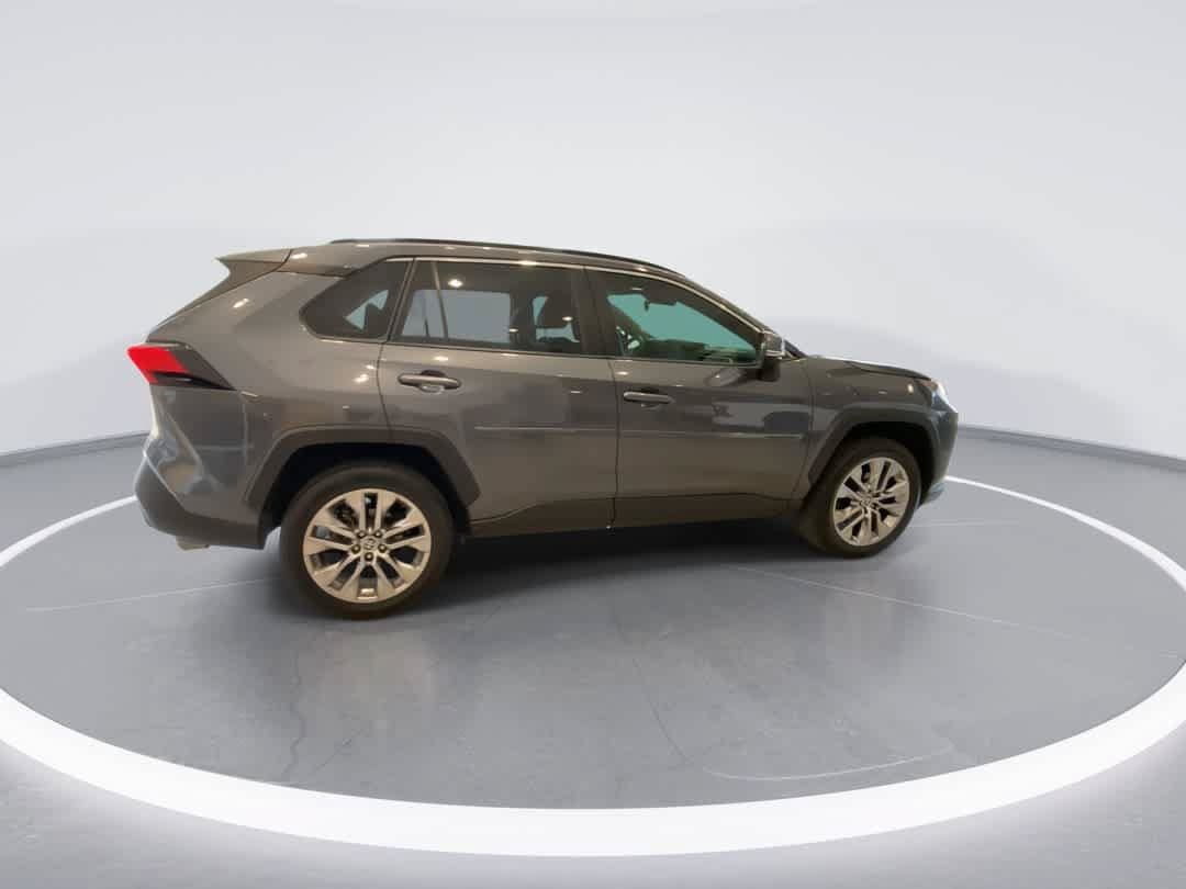 Used 2020 Toyota RAV4 XLE Premium AWD/4WD image 9