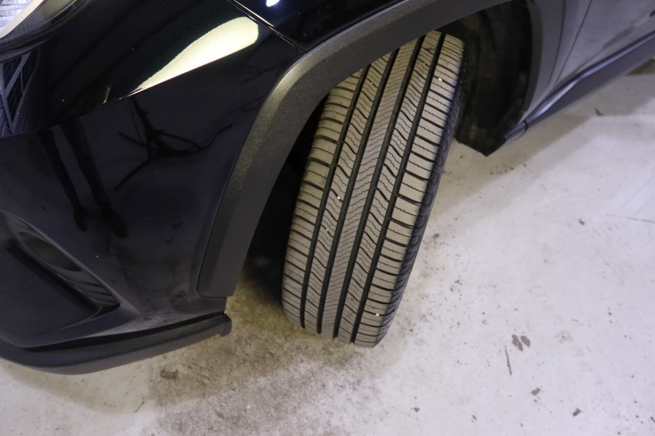 Used 2020 Toyota RAV4 XLE Premium image 11