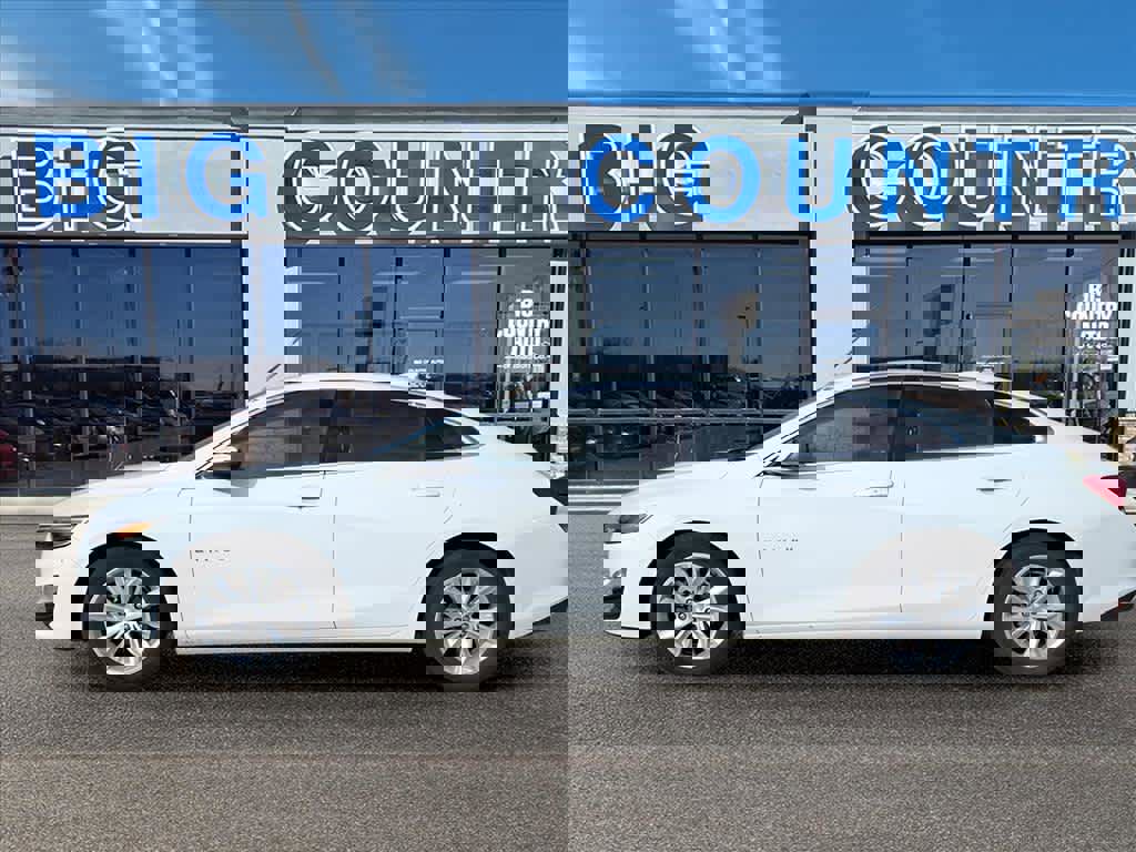 Used 2024 Chevrolet Malibu LT image 2