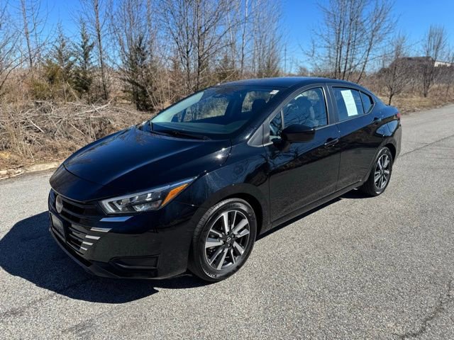 Used 2025 Nissan Versa SV image 1