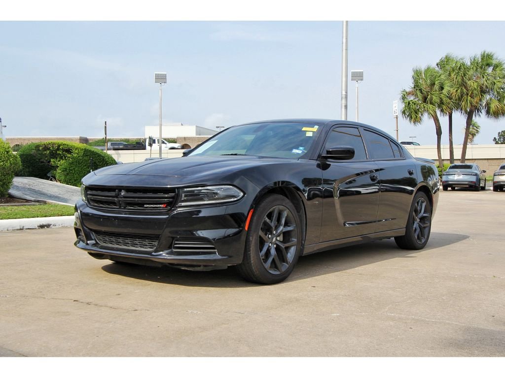 Used 2022 Dodge Charger SXT w/ Blacktop Package RWD image 2