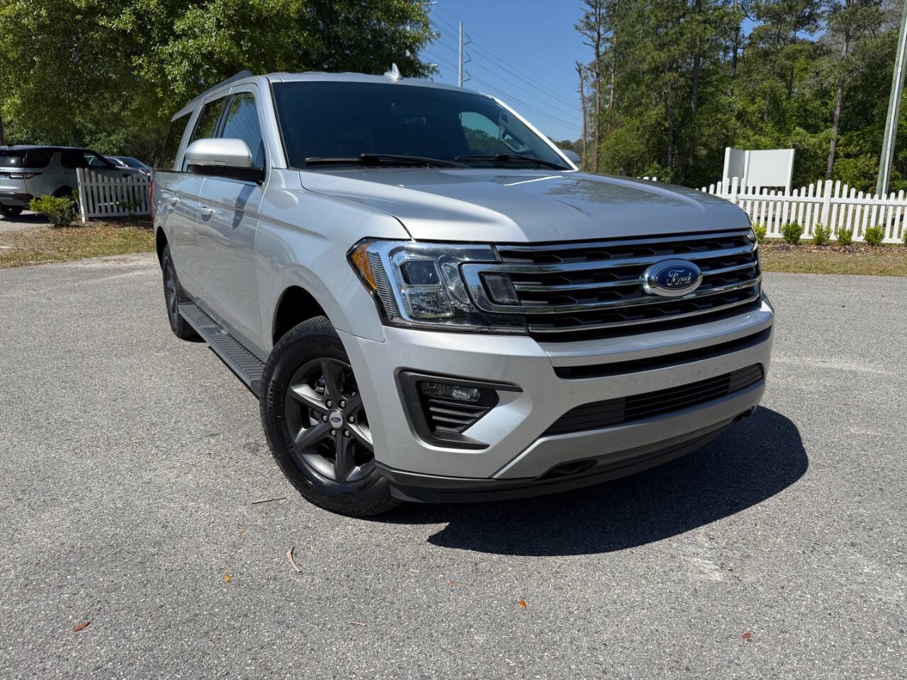 Used 2019 Ford Expedition Max XLT w/ Equipment Group 202A AWD/4WD image 14