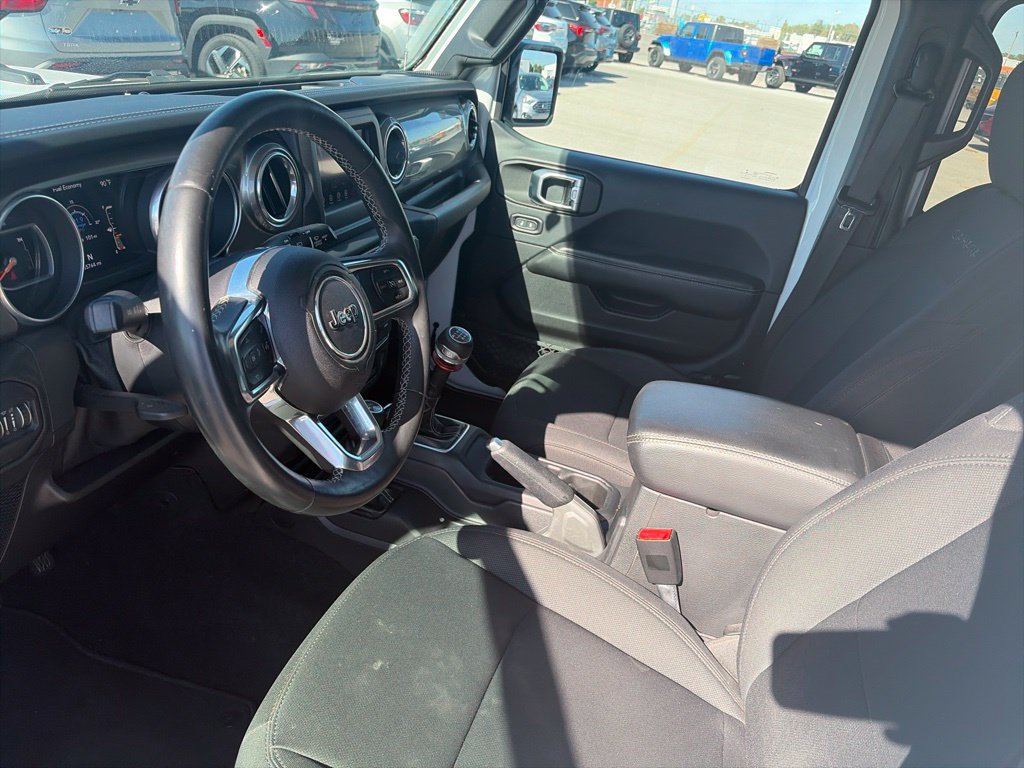 Used 2018 Jeep Wrangler Unlimited Sahara AWD/4WD image 16
