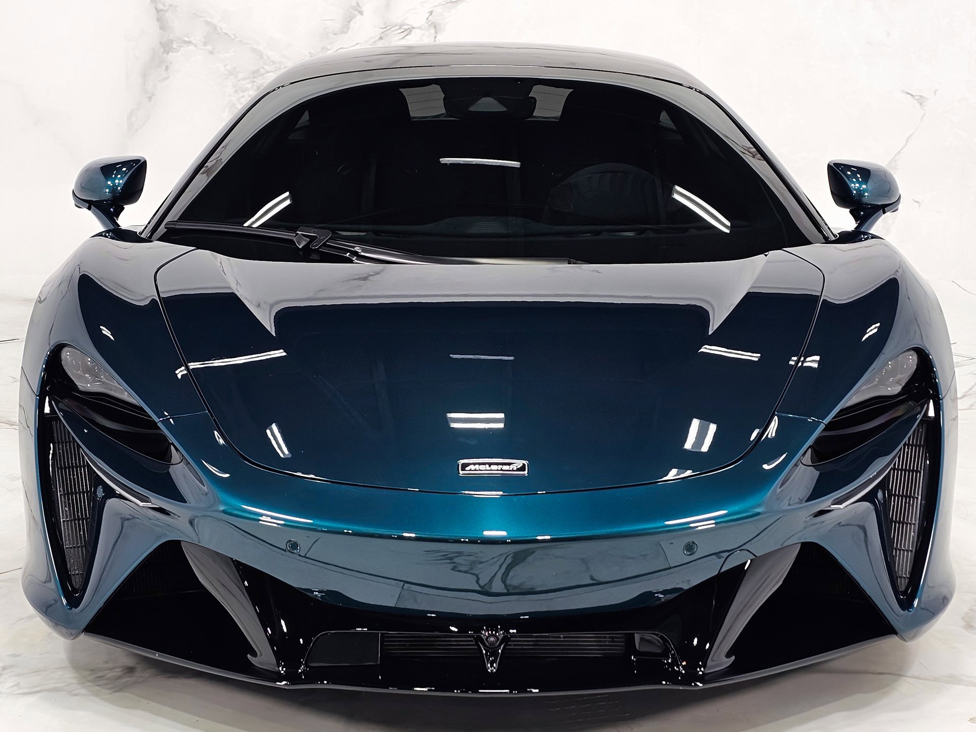 Used 2023 McLaren Artura image 8