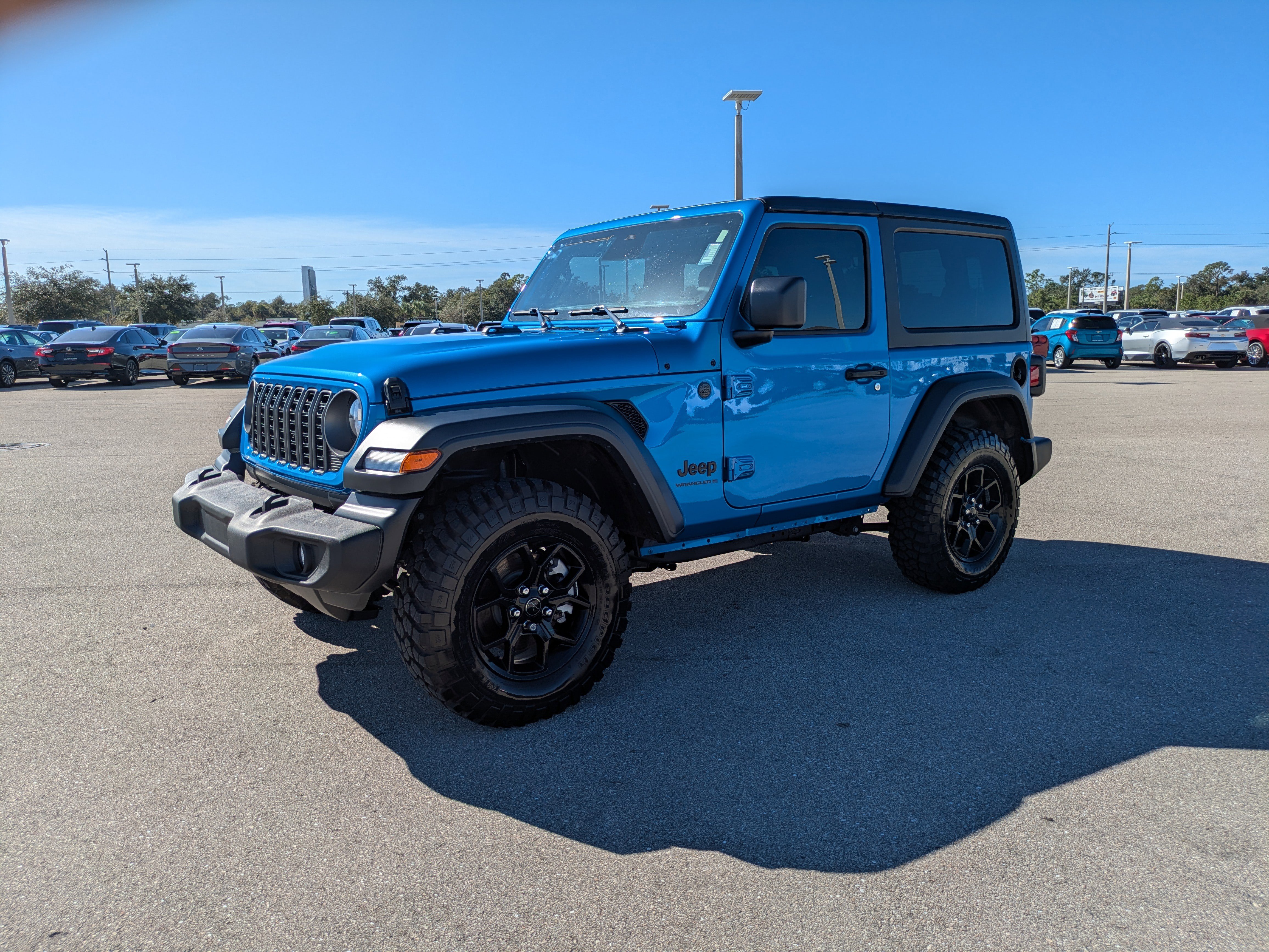 Used 2025 Jeep Wrangler Sport image 9