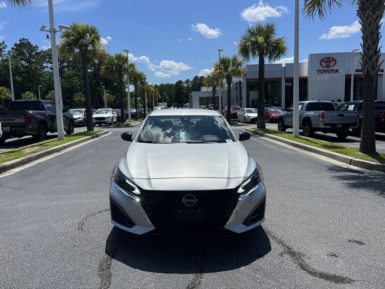 Used 2024 Nissan Altima 2.5 SV AWD/4WD image 3