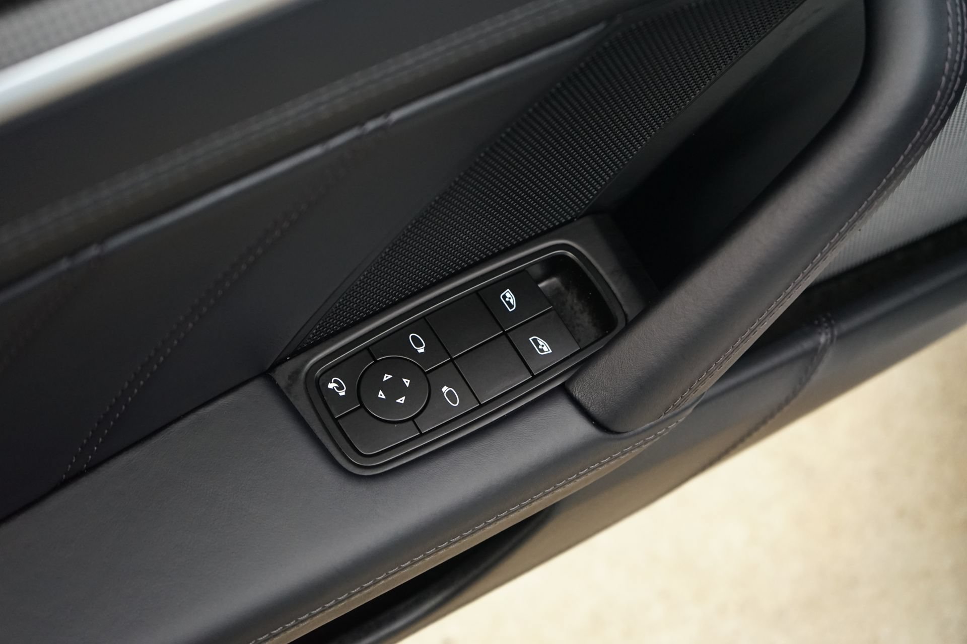 Used 2025 Porsche 911 Turbo S AWD/4WD image 28