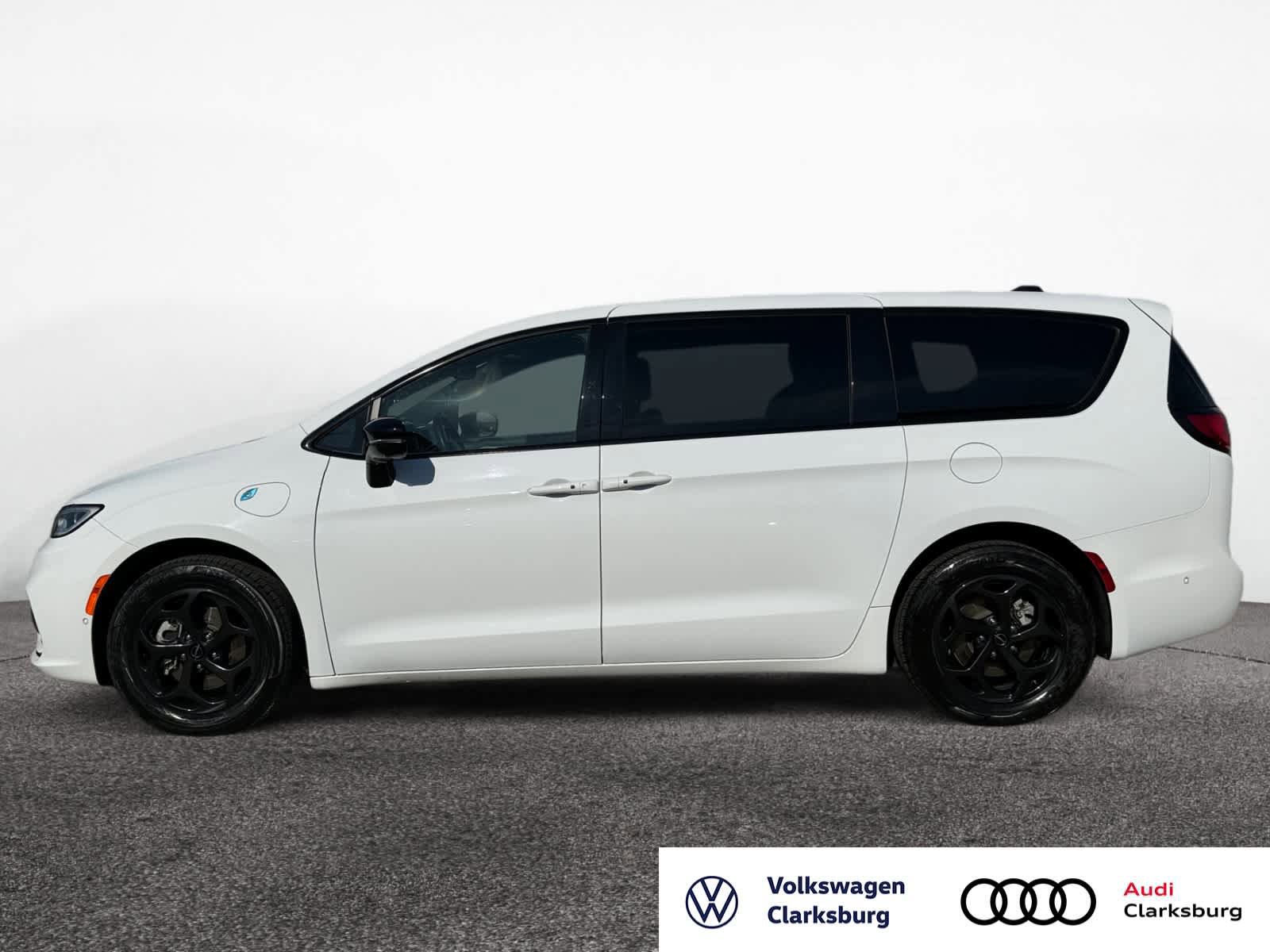 Used 2024 Chrysler Pacifica Limited image 16