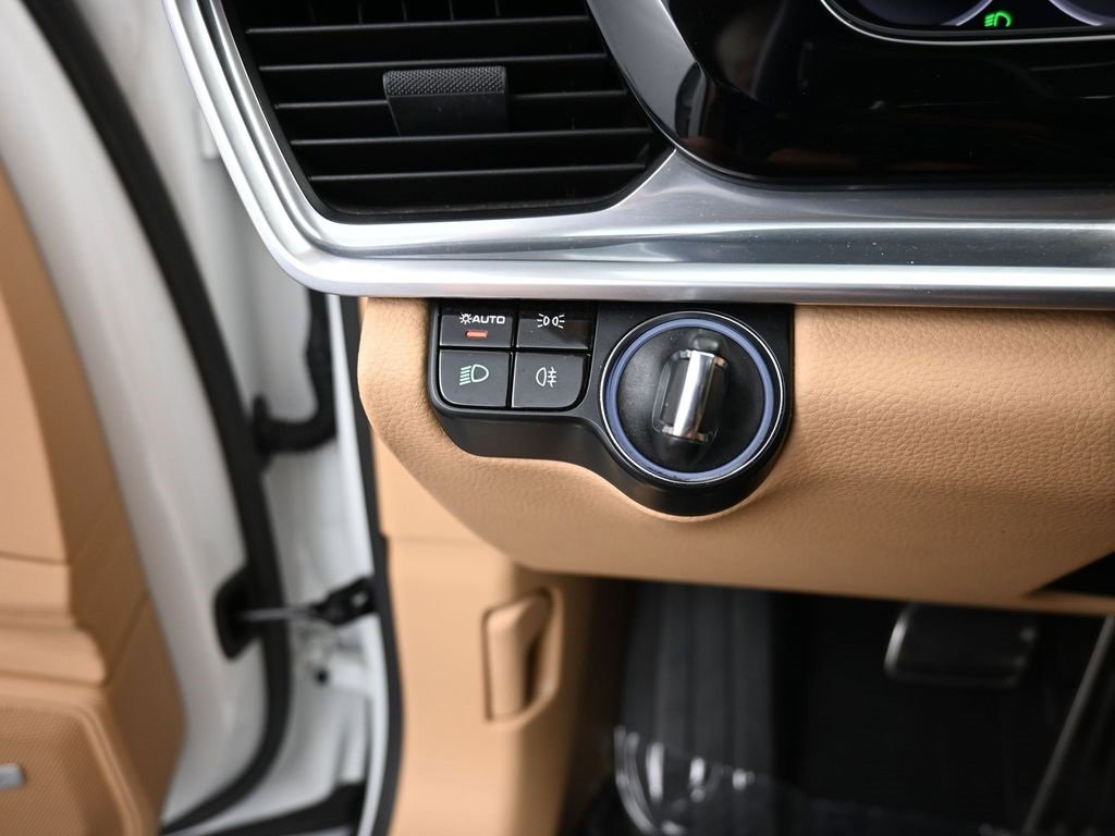 Used 2018 Porsche Panamera 4 image 19