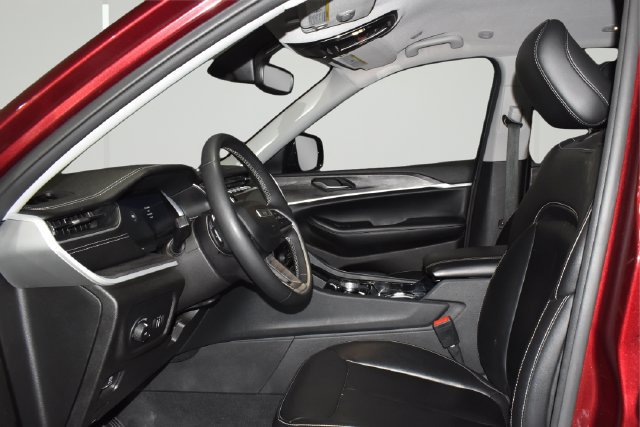 Used 2023 Jeep Grand Cherokee Limited AWD/4WD image 29