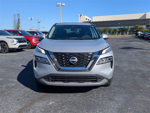 Used 2023 Nissan Rogue SV image 3