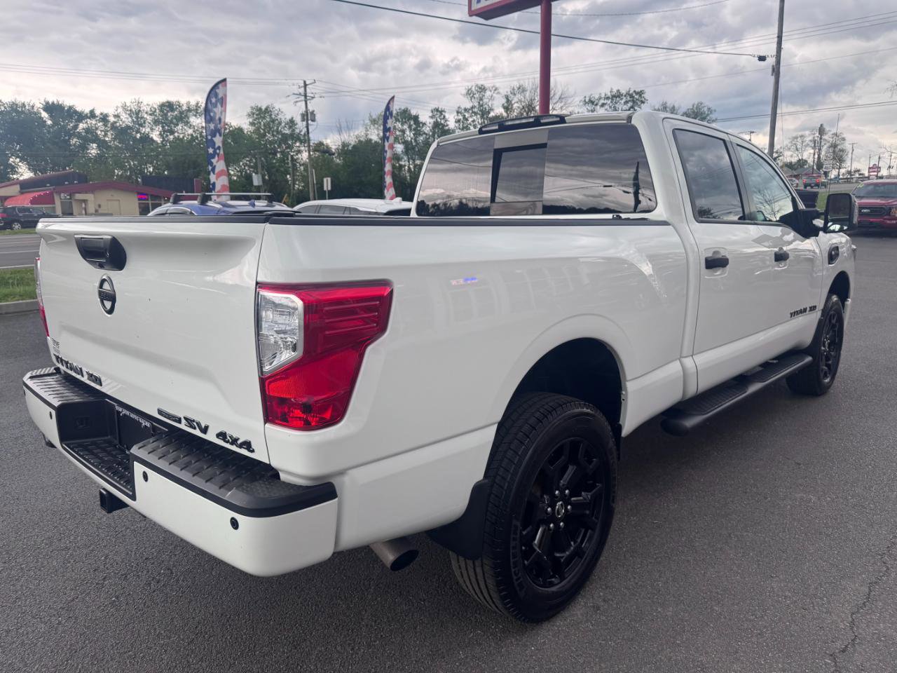 Used 2019 Nissan Titan SV w/ SV Convenience Package AWD/4WD image 3