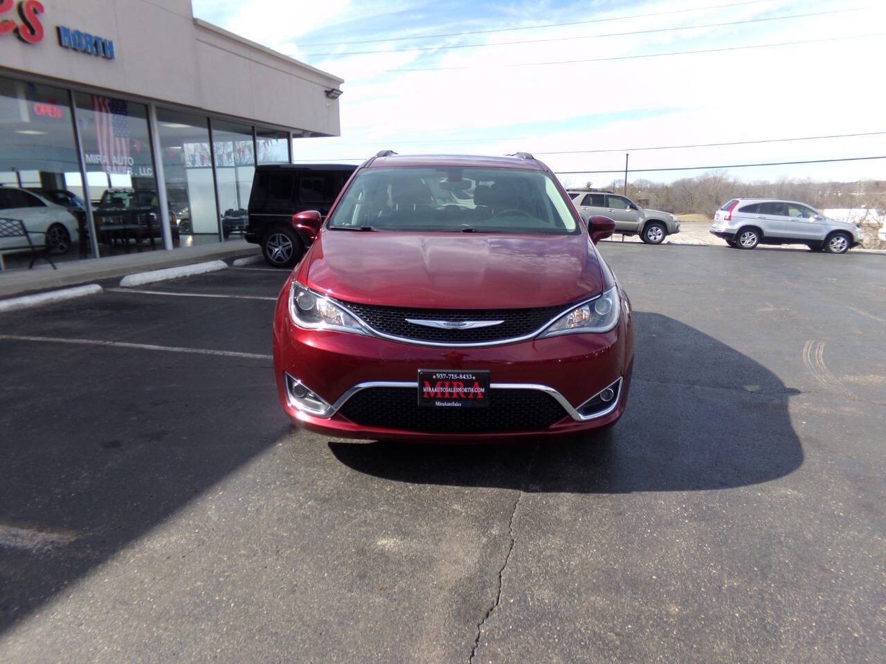 Used 2017 Chrysler Pacifica Touring-L w/ Tire & Wheel Group FWD image 4