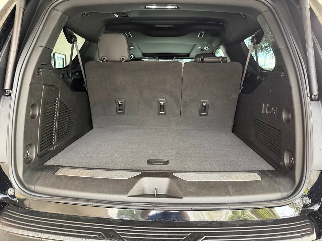 Used 2024 Chevrolet Suburban RST w/ Luxury Package RWD image 39